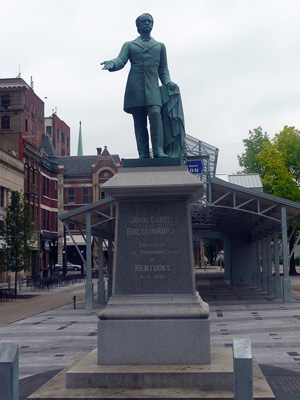 statue