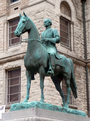 statue